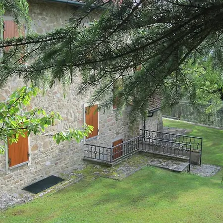 Country Hill Country house